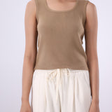KNIT SLEEVE LESS SWEATER