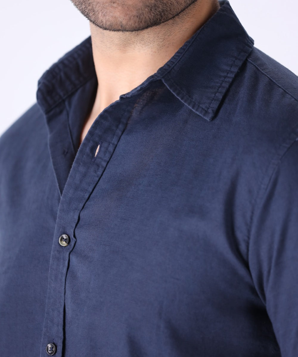 Close-up of cotton blend fabric and collar

