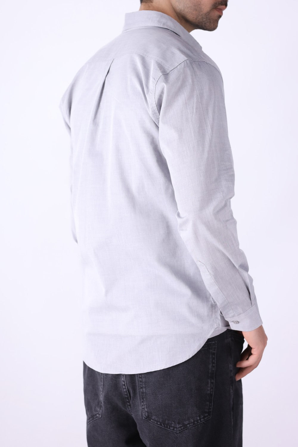 Close-up of cotton blend fabric and collar detail fumo