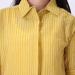 Close-up of tie detail at the sleeve
