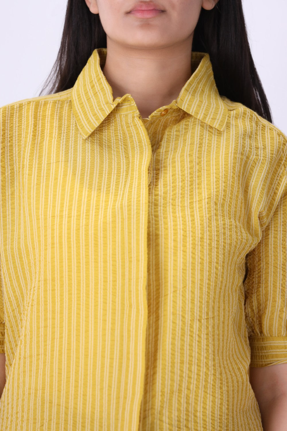 Close-up of tie detail at the sleeve
