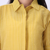 Close-up of tie detail at the sleeve
