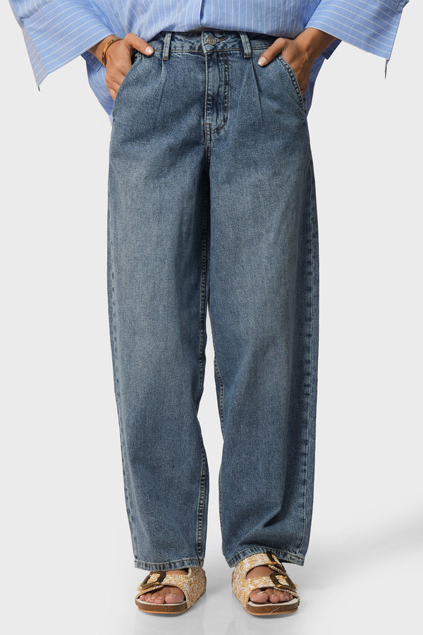 Tapered Fit Jeans