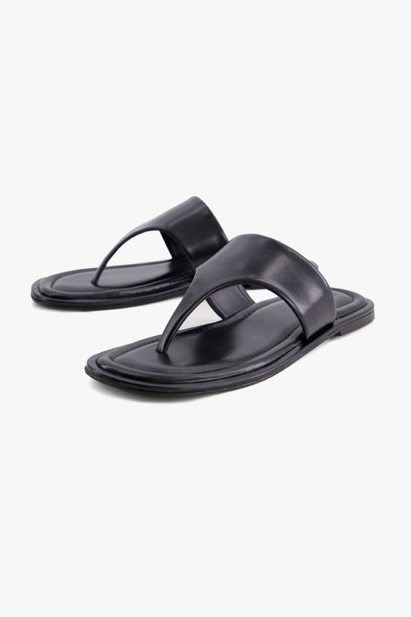 Noir Flats Sandals