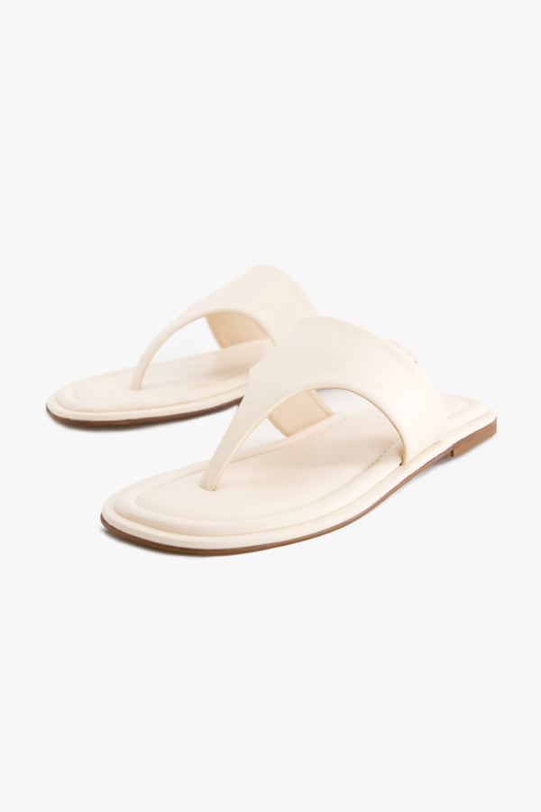 Noir Flats Sandals
