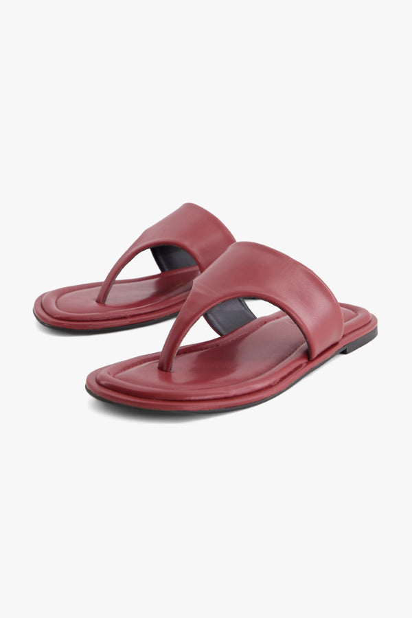 Noir Flats Sandals